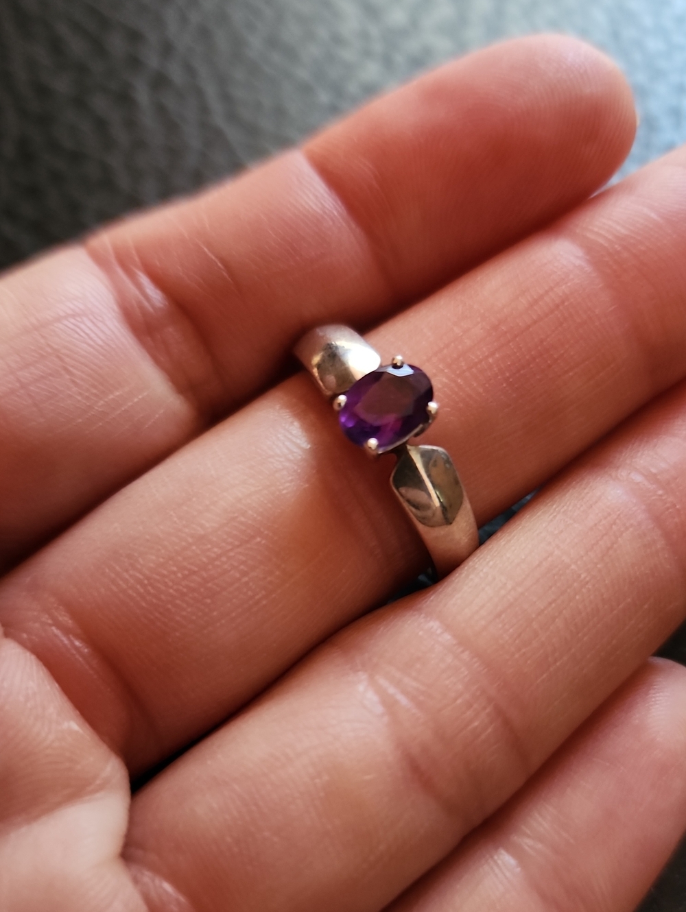VTG Sterling Silver Ring with Oval Purple Amethyst Gemstone- Size 9
